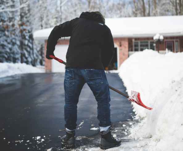 Does Cold Weather Cause Joint Pain?